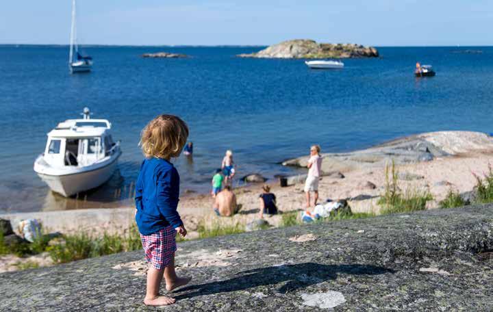 BESÖK I DEN LJUVA SKÄRGÅRDSSOMMREN Upptäck skärgården med familjen Stanna upp, skärgården har 30 000 öar, men du ska inte se alla i sommar... Kanske bara en, eller ett par.