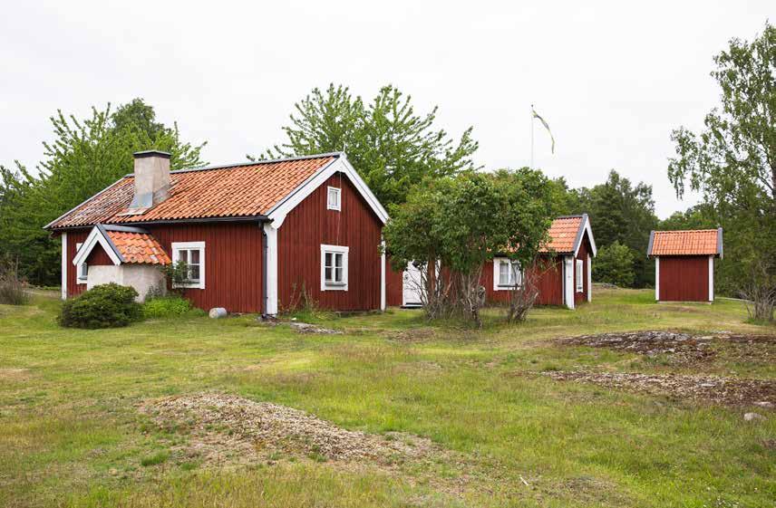 ATT BARA VARA PÅ RÅNÖ Ärnviken är samlingsplats på Rånö, här finns allt man behöver. Som röda stugor från förr, med ålderstigen patina och idag bo städer för personalen.