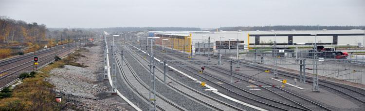2017-03-30 16 (33) Den generella trafikeringsprincipen är att på fyrspåret mellan Stockholm och Skavstaby trafikerar lokaltåg och godståg på innerspåren och övriga tåg på ytterspåren för att erhålla