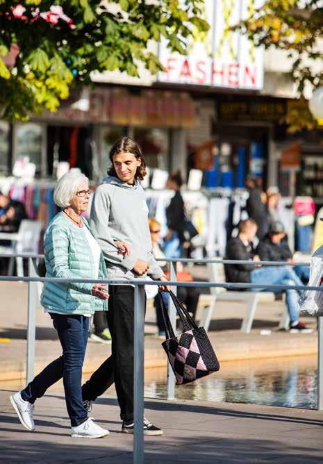 Staden har under året påbörjat det långsiktiga arbetet med att föra in ett jämställdhetsperspektiv i besluts fattandet och i ordinarie styrning Förvaltningsberättelse 740 mnkr, efter