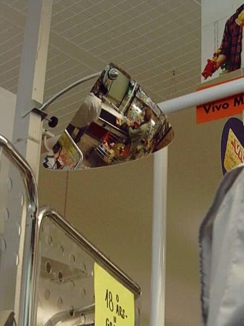 Butiks speglar modell COM / COMP EuroMirror kassaspeglar COM är utformade för att lätt monteras på en befintlig stolpe vid kassadisken.