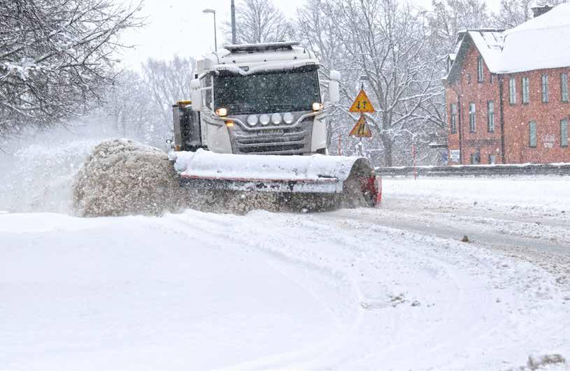 Flexiway II - högst upp på Mickes önskelista Föraren Mikael Micke Sundman på gatukontoret visste precis vilken plog han ville ha på sin nya Scania: en Flexiway II.