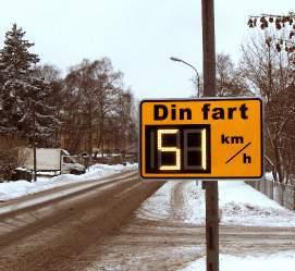 Föraren känner dessutom det sociala trycket på sig när alla omkring kan se hur fort han kör.