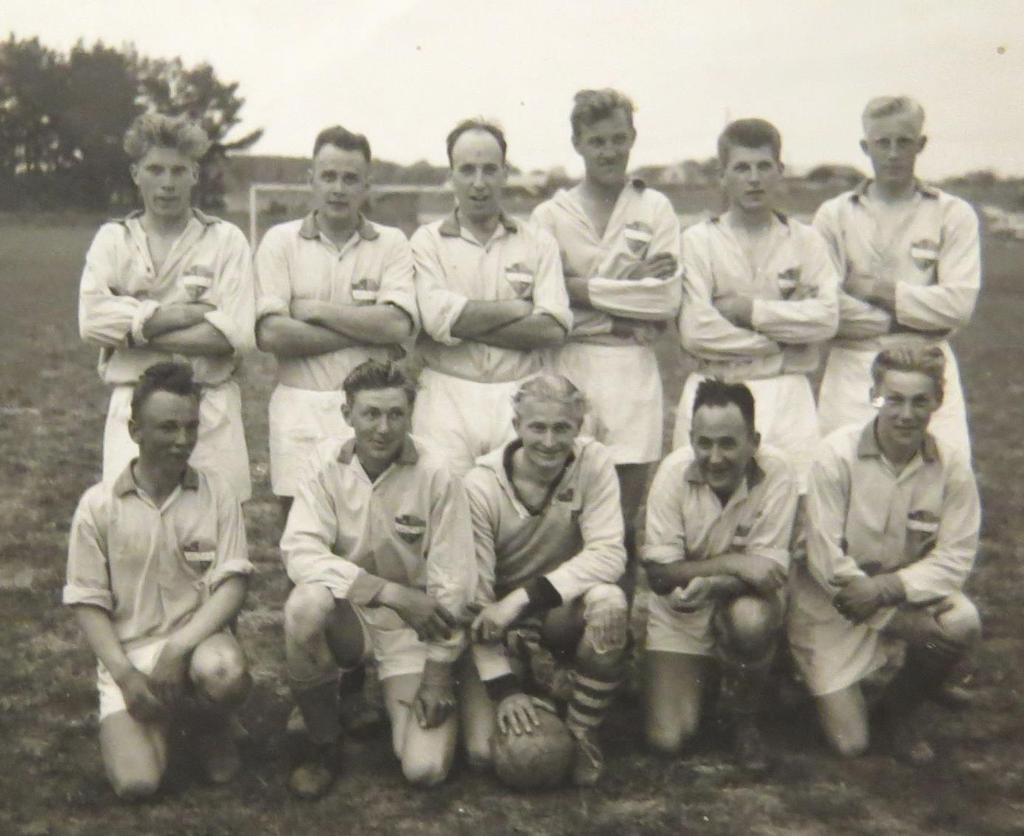 Det seriesegrande A-laget, säsongen 1956/57: Stående fr.v.: Hanno Vennerström, Bertil Plahn, Lars Bergkvist, Bo Jansson, Bernt Holst, Ulf Hellström. Knästående fr. v.