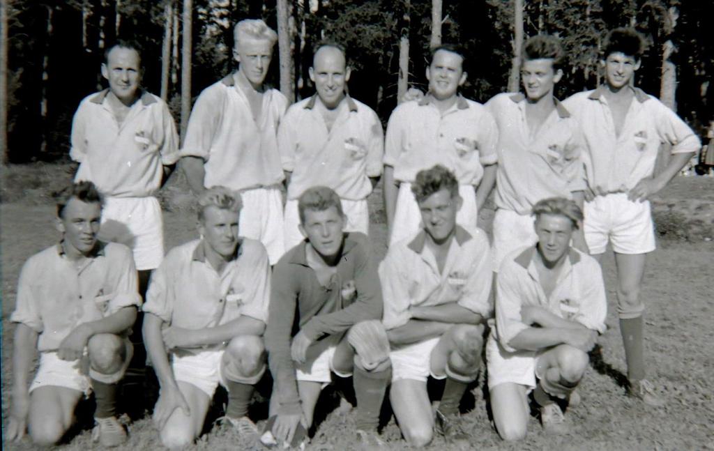 Stående fr.v.: Göte Bergkvist, Ulf Hellström, Lars Bergkvist, Bertil Plahn, Sture Källgården, Bo Andersson. Knästående fr.