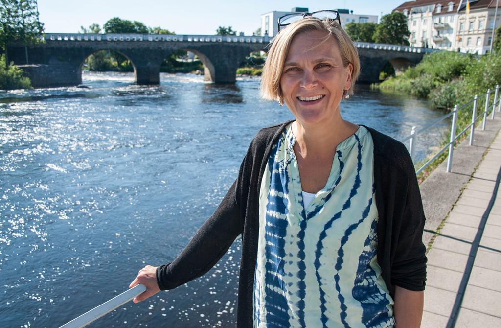 KOMMUNEKOLOG INGELA DANIELSSON: Vi måste våga släppa fram lokala initiativ Självklart ska kommunerna vara med och stötta vattenråden, säger Ingela Danielsson.