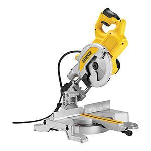 Bilaga 6: Verktyg Kap-/ gersåg: Dewalt DWS 777 Hand- armvibrationer: 2,1 m/s 2 Osäkerhetsfaktor: 1,5 m/s 2 Tid till insatsvärde: Tid till