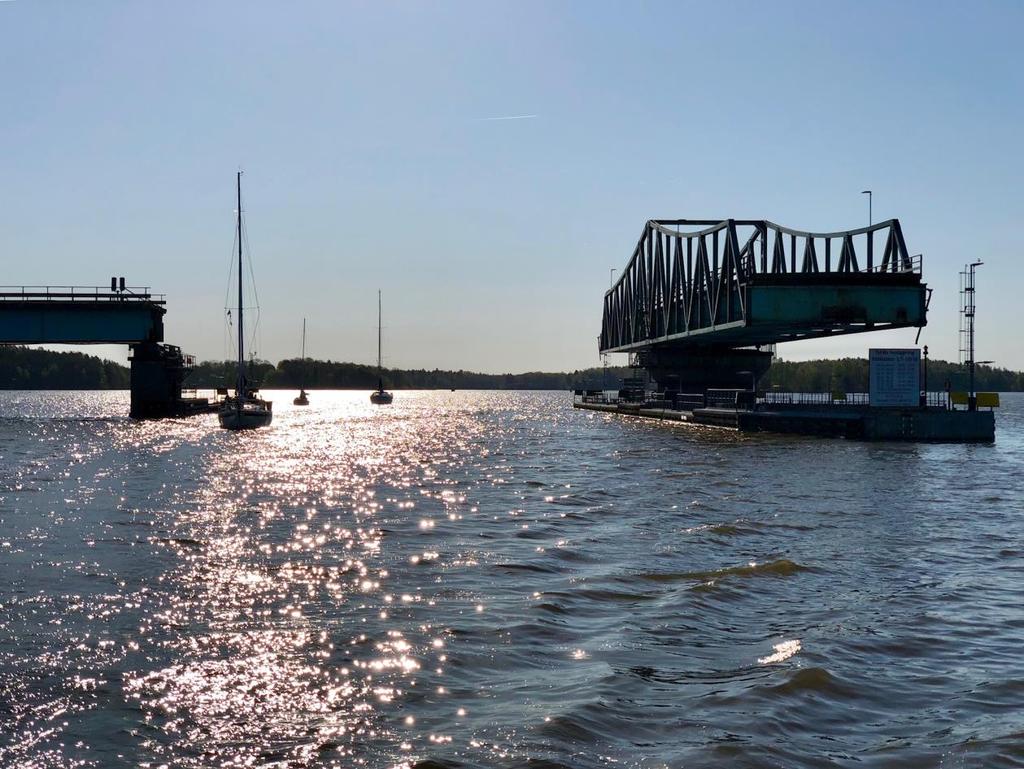 Väl framme vid kanalen väntande Sluss-Janne som visade sig vara en mycket trevlig värd och ambassadör för kanalen.