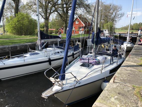 stängning och öppning av slussportar. Utan några som helst malörer kom vi upp dom 7 slussarna till Hjälmare docka.