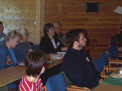 Efter finnsammötet begav vi oss till Magne Kjelstads skogbruksmuseum, där vi visades runt och bjöds på barkbröd bakat av Ingeborg Kveen.