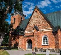 De i valven är ovanligt välbevarade eftersom de aldrig varit överkalkade. Tornet med det tidstypiska krönet är från 1820-talet.