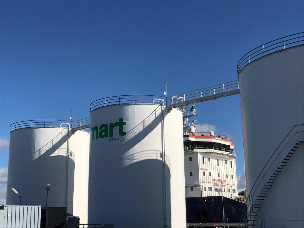 Tankfartyg vid lossning av miljödiesel