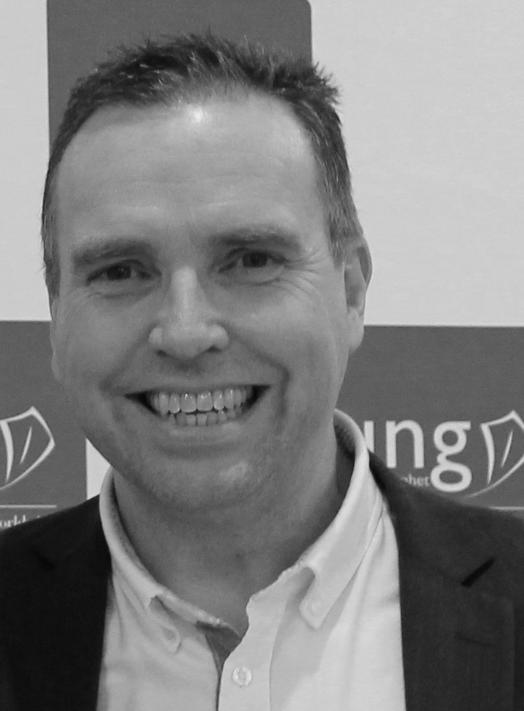 Med Ung Företagsamhets utbildningar och läromedel ger vi skolorna en utbildningsplattform i samhällsfrågor och entreprenörskap.