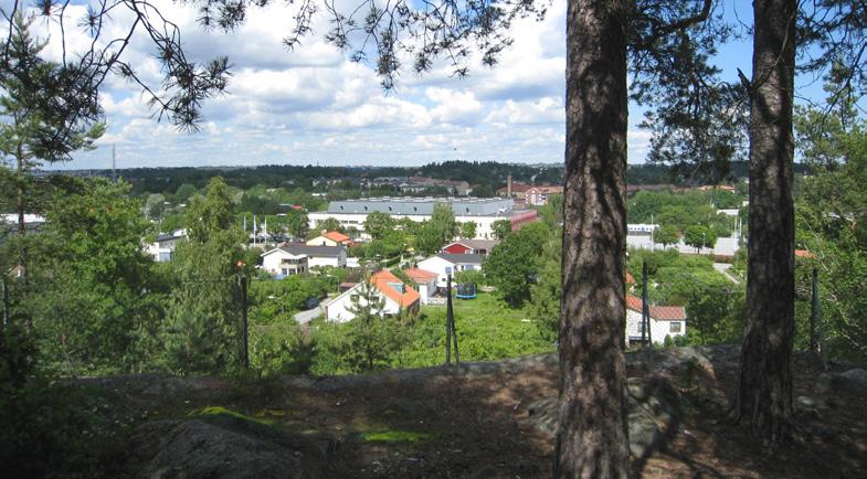Strax öster om Spånga ligger Bromma flygplats och i hela stadsdelen är flygtrafiken till och från flygplatsen påtaglig.