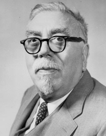 DEL 3: Systemtänkandets cybernetik Norbert Wiener Lanserades termen cybernetik år 1948 som en övergripande benämning på studier av kommunikation med och styrning av komplexa system.