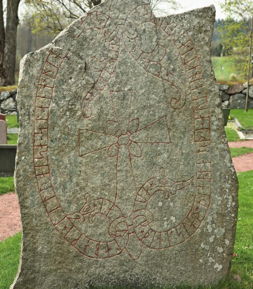 Med eleverna VALLENTUNA KYRKA Runsten U 212 B. iarlabaki lit raisa stain in at sik kuikuan auk inksta ina kar i auk ain ati alt hu tari ita Runsten U 212B.
