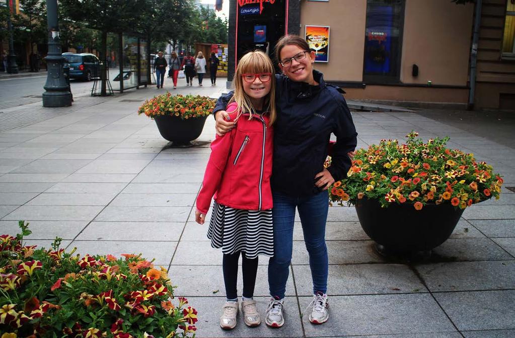 Simute och Gintare, båda adopterade från Litauen har funnit varandras vänskap. Gintare Mullback åkte till Vilnius för att uppleva Litauens 100-årsfirande. Här bjuder hon på sin resedagbok från resan.