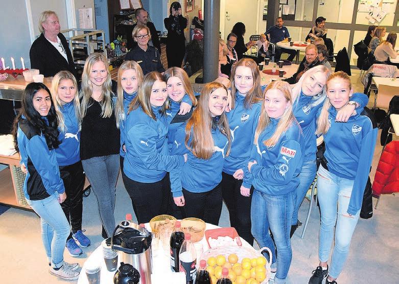 Det r hrligt att trffa kunder, plantera i vxthuset och plocka upp alla fina saker som kommer Jag r s stolt ver alla tjejer som jobbar hr, vi r ett bra gng. trdgrdsblogg - ngsbackens Handelstrdgrd