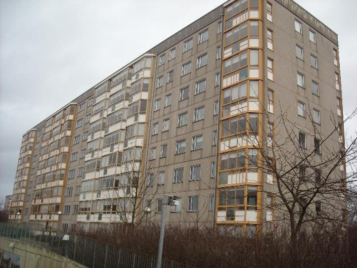 målkriterierna valdes. Analyserna beaktade värmeförluster, konstruktion, kostnader, solenergiproduktion, ventilation, energiåtervinning, termisk komfort och uppvärmningsbehov.