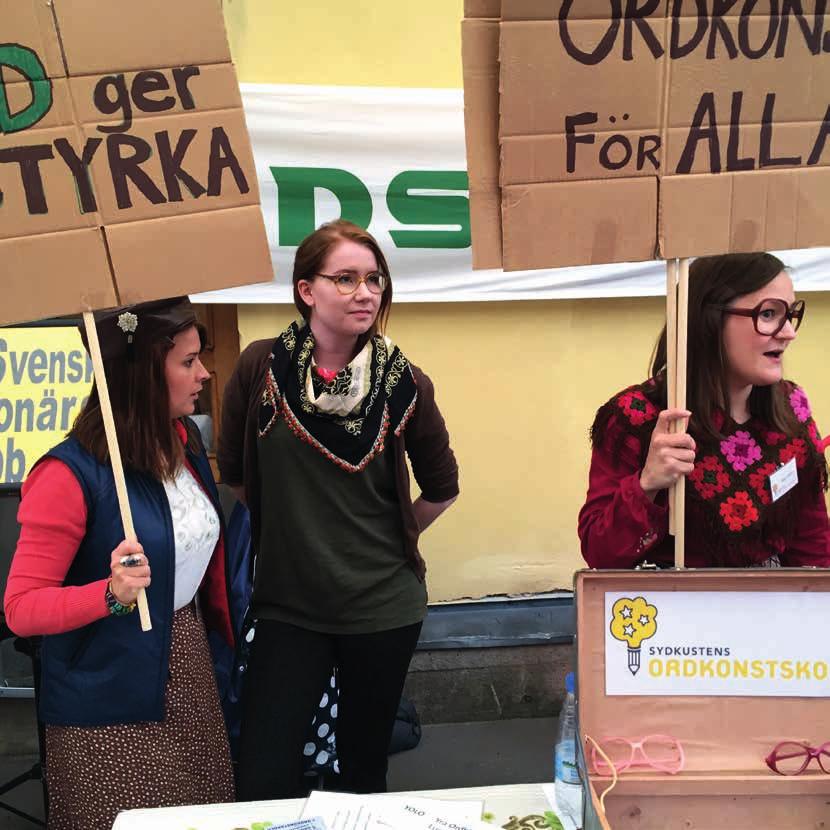 Skolklasser kunde även delta med ett gemensamt bidrag. Sydkustens ordkonstskola ledde en ordverkstad på höstlovslägret i 14.10.2016, arrangerat av stad, Luckan och andra lokala organisationer.