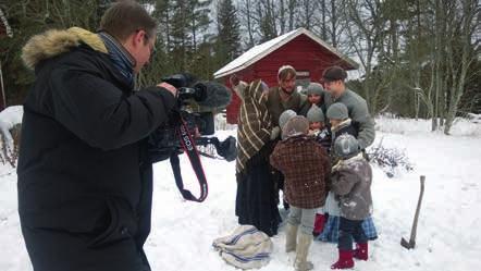 Annat som ordnades var bland annat gatudans, folkdräktspicknickar, filmvisningar med dansfilmer och rastdans för skolelever. VÅRKULTUR 2017 Temat för VårKultur 2017 är Speglingar.