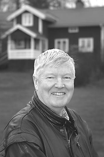 Jag som skrivit berättelserna har kommit upp i den åldern att jag idag har ett liv som jag kan blicka tillbaka på.