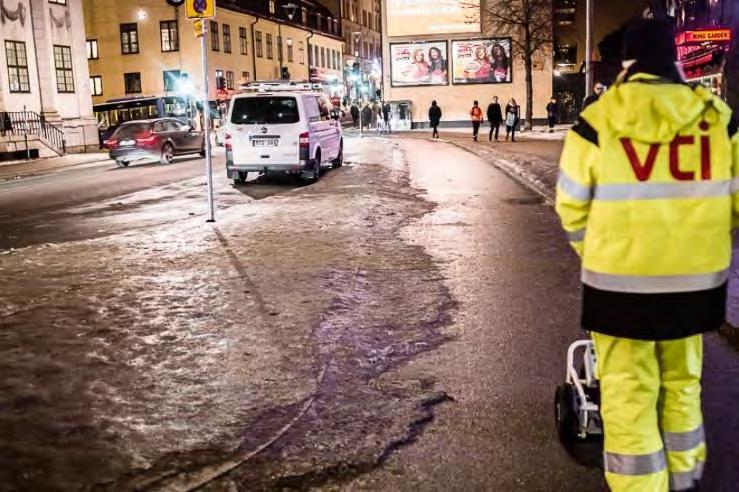 cyklister. Ett flertal halkolyckor rapporterades och Stockholms stad kontaktades av både allmänhet och media.