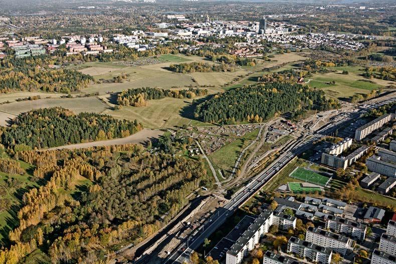 Järvafältet, Stockholm Ha r samsas bra nnbollspelare med svampplockare, fa gelska dare med hundrastare, koloniodlare med parkteaterbeso kare, la ngvandrare med fa ltbiologer och lantbrukare med