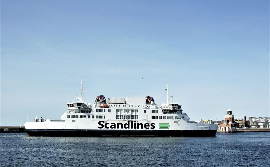 HH Ferries Helsingborg AB:s färja Aurora korsar sundet ca 22 gånger per