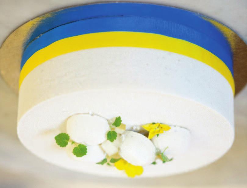 nr 34031 ÅNGADE SYRLIGA ÄPPLEN Atsinakrasse 1 grönt äpple Äppelbitar Saft av 1 citron Blågult tygband CHIAKAKA: Blanda chiafrö och safterna. Låt svälla i minst 30 minuter. Vispa ihop ägg och socker.