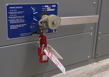 Det finns procedurer för att bryta/låsa i syfte att skydda dig mot potentiellt dödliga elektriska stötar riskera inte att någon spänningssätter din arbetsplats.