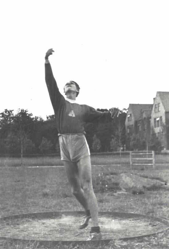 Profiler från förr Nr. 6 Stig Lindberg (1917- ) Stig Lindberg började träna och tävla vid 17 års ålder 1934. 1937 slog Friidrott han igenom genom att helt otippat vinna JDM i diskuskastning på 35.