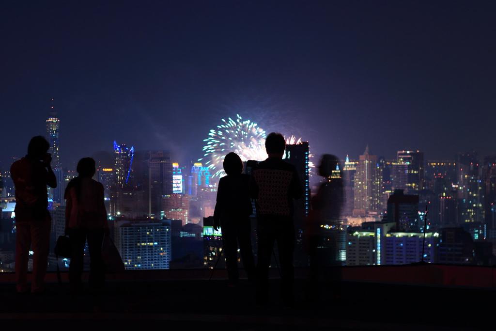 360-graders utsikter över Bangkok Om du befinner dig i Bangkok under nyår är baren Three Sixty en fantastisk plats att spendera kvällen på.