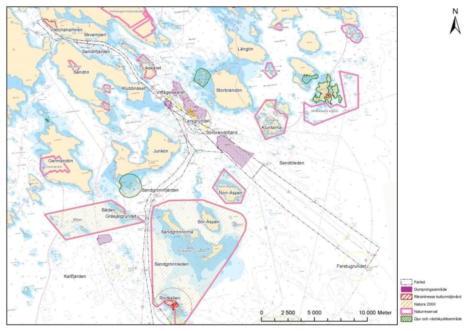 29 Av miljökonsekvensutredningen framgår att planerade åtgärder inte påverkar Natura 2000-området och inte heller står i strid med föreskrifterna för naturreservaten, med undantag för störning av