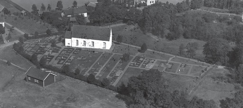 12 BYGGNADSVÅRDSRAPPORT 2007:51 Sandseryds kyrko gård Kyrka och kyrkomiljön Sandseryds socken ligger i Jönköpings läns nordöstra del.