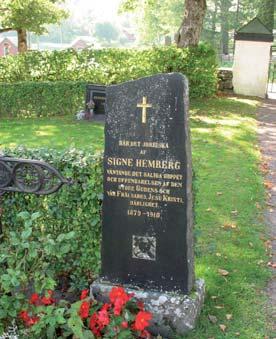 än idag. Kvarter 2 är ett mindre område norr om kyrkan med endast en ursprunglig gravvård. Kyrkogårdens enda byggnad förutom kyrkan är klockstapeln från 1723.