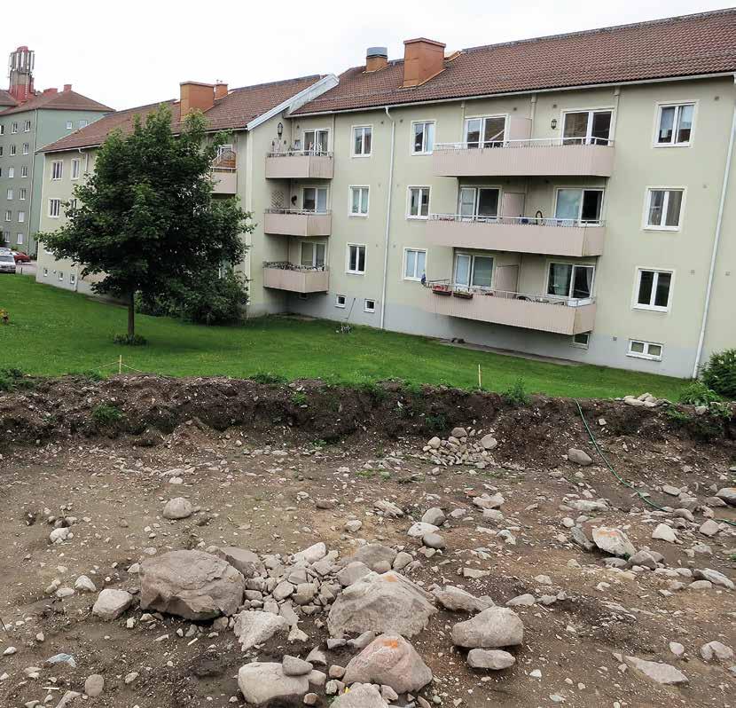 Metod En arkeolog skulle förlägga ett schakt i fjärrvärmeledningens sträckning ned till anläggningsnivå, samt undersöka och dokumentera de anläggningar som kunde framkomma.