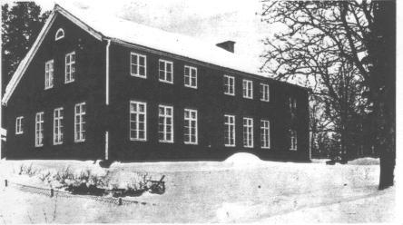Håsjö skola ca 1980 från skolgården Historik över Håsjö skola Den lag som instiftades 18 juni 1842 föreskrev att en folkskola skulle instiftas i varje socken.