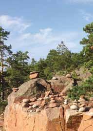 Inseglingsbeskrivningen, som ni hittar på Havsviddens hemsida, kan vara bra att detaljstudera. Med våra 2,10 meters djupgående var det extra spännande, men djupet räckte bra om man var noggrann.