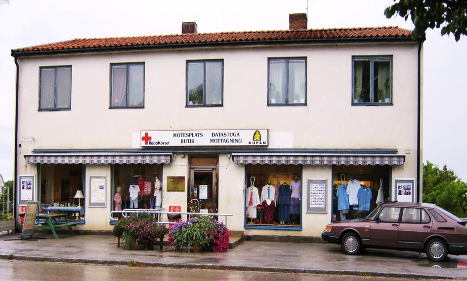Barndagen i Almedalen Röda Korset Mötesplats Hemse Nu är glassboxen fylld och fina vår och sommarkläder är framme till försäljning.