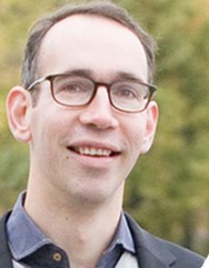 Klimatpåverkan från byggnadsmaterialen såväl som från kommande energianvändning måste tas med i beräkningen. Energin produceras via solceller på taken och via de gemensamma lokalernas glasfasader.