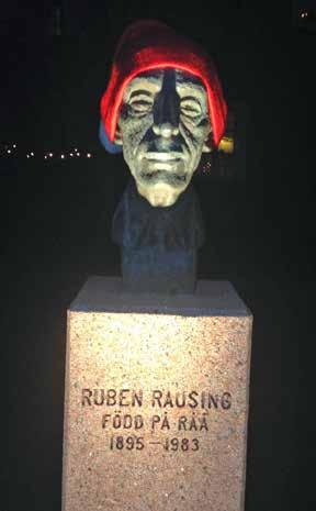 Var delaktig du med! Vi publicerade vid jultid bilden på Ruben Rausing, bysten på torget, i klädd röd tomteluva.