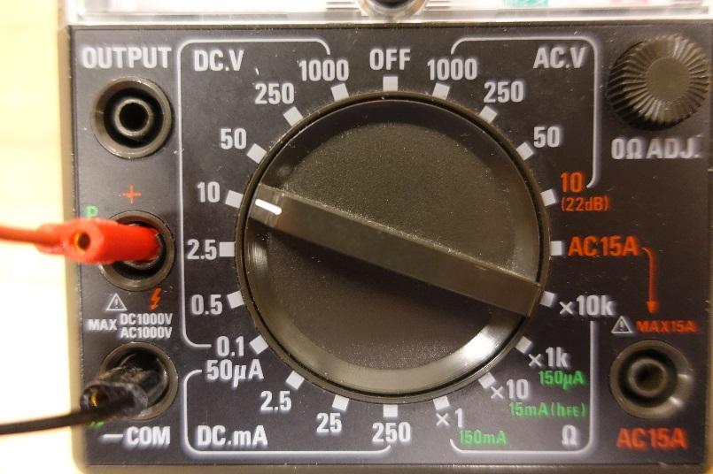 Laboration LIM Likström och Likströmsmotor Förberedelseuppgifter Likström (DC) Under laborationen skall likströmmar mätas med en analog multimeter (visarinstrument) och likspänningar med en digital