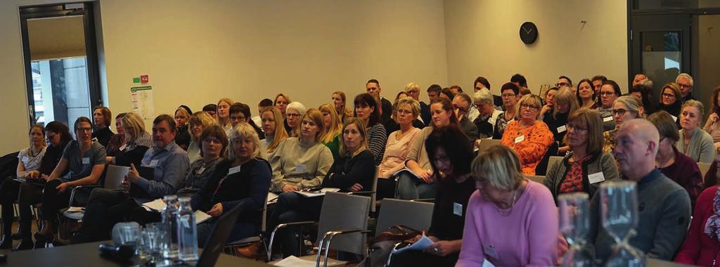 Undersköterskan träffar patienten inför det första läkarbesöket.