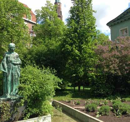 Så kallade enkelt avhjälpta hinder på allmänna platser ska åtgärdas snarast. I Stockholms parkprogram finns uppställda riktlinjer för utveckling och skötsel av Stockholms park- och naturmark.