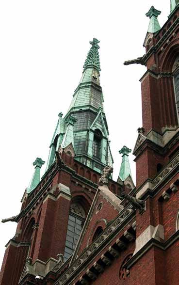 Är kyrkan bara ett underhållningsprogram? Timo Eskola Nuförtiden finns det många olika uppfattningar om kyrkan, en del positiva, andra negativa.
