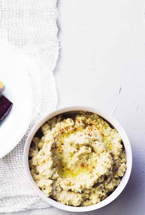 Hummus 5 personer 400 g kikärtor på burk (dränerad vikt) 3 vitlöksklyftor 1 tsk kummin Saften från 1 citron 1 Montera FusionMaster Kvarn med den fina hålskivan och sätt Vippskål 3 l på plats för att