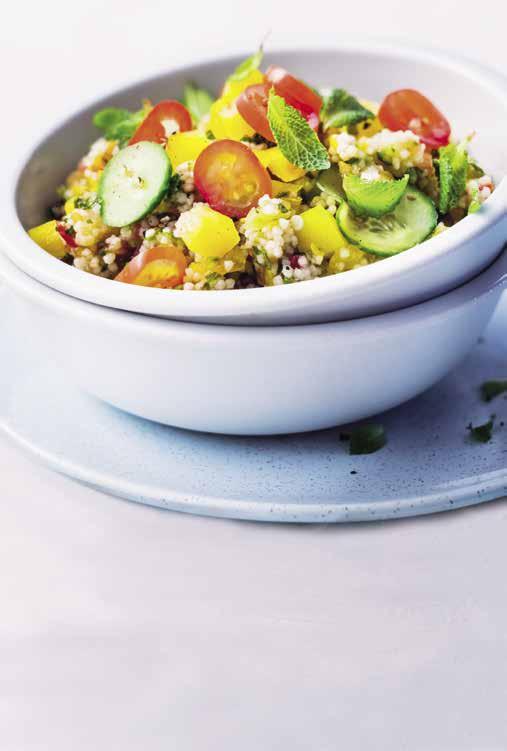 Couscous-sallad Kryddstark kycklingkorv 750 g kycklingbröst 3 vitlöksklyftor 1 msk mald kummin 1 msk torkade röda chiliflingor 2 tsk salt ½ tsk peppar 1 dl färskhackad koriander (kan uteslutas) 1