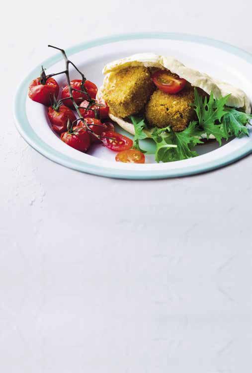 Vegetariska biffar 6 stora eller 12 15 små biffar 1,5 dl quinoa 1 burk vita bönor, cirka 420 g Saften från ½ citron 1 vitlöksklyfta ½ tsk peppar ½ tsk kummin ½ tsk chilipulver 1 tsk salt 1 Koka