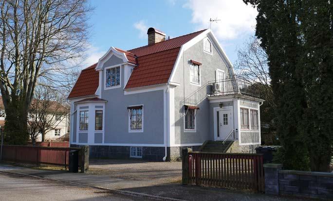 C. Kvarteret Tången (46) Byggnaderna i kvarteret är uppförda mellan åren 1929 och 1932. De flesta av byggnaderna är ritade av Ivar Burman och Lennart W Larsson.